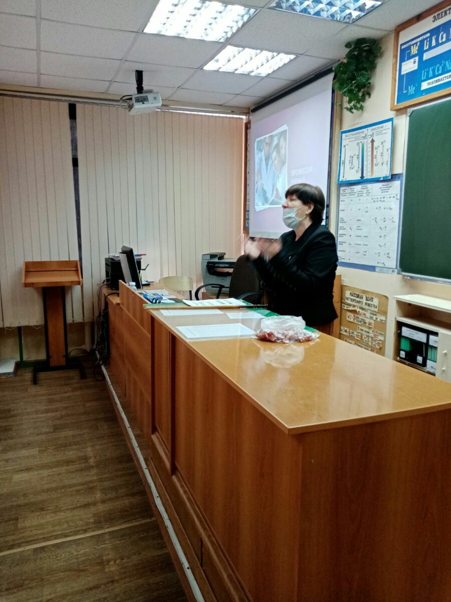 Преподаватель кафедры провела профориентационную беседу с семиклассниками